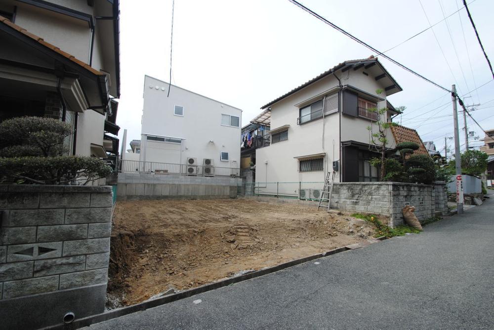 Local photos, including front road. Local (10 May 2013) Shooting