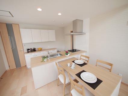 Model house photo.  [Our construction cases] The kitchen is, It has adopted the kitchen house that is also used on the model house in the imperial family. You can experience the difference of a general manufacturer kitchen.