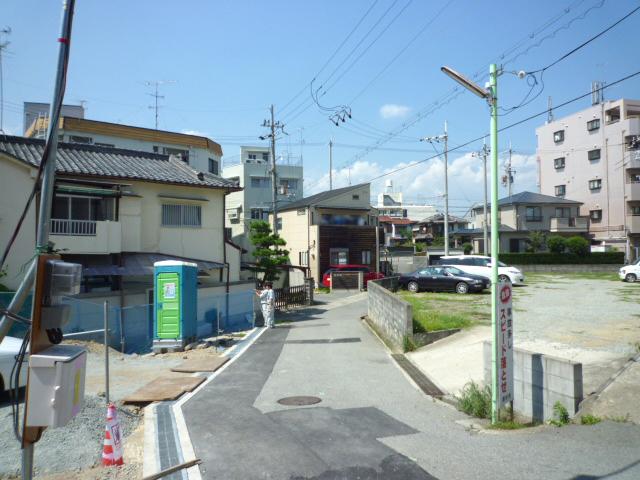 Local photos, including front road. Property of the east front of the road (from the south)