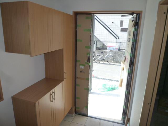 Entrance. Local (August 2013) Shooting