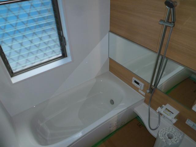 Bathroom. Local (August 2013) Shooting