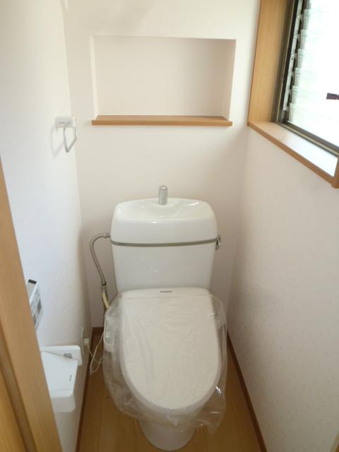 Toilet. Local (August 2013) Shooting