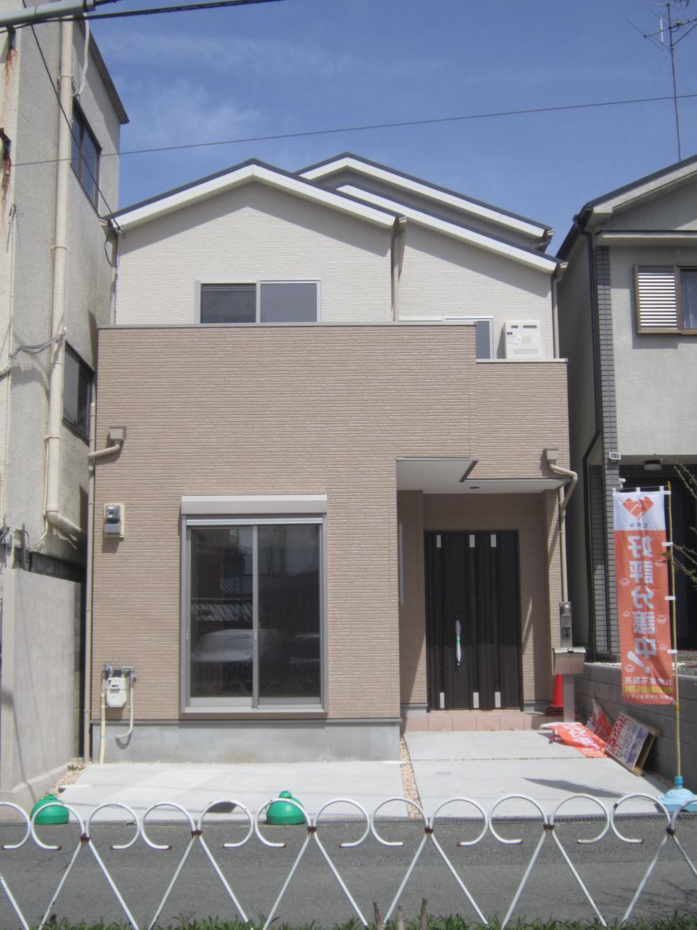 Local appearance photo. South is a two-story direction! !