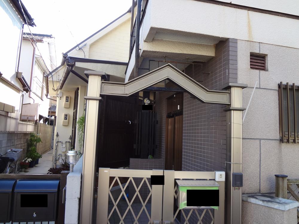 Entrance. It is the entrance part. No Parking.