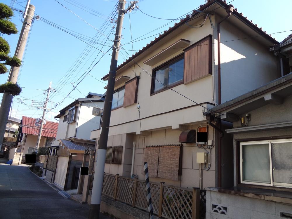 Local appearance photo. From a different angle, Appearance is a picture.