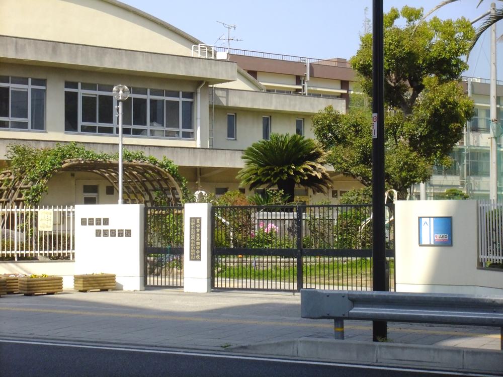 Junior high school. Toyonaka Municipal fourth junior high school (18 minutes walk) walk 18 minutes. kindergarten, Elementary school is a short walk from the home within five minutes. Rich happy to Parenting Mom and Pop
