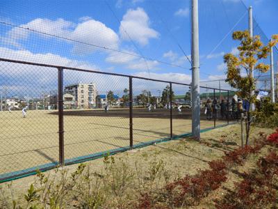 park. Toshima park tennis field ・ Rose stadium (a 13-minute walk) Toyonaka baseball ・ Football ・ Rugby and high school sports the birthplace of. Tennis classroom is also being held.