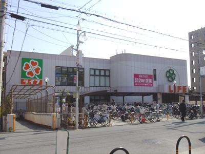 Supermarket. Life Hattori store (a 9-minute walk) Uniqlo ・ Pet World Amigo and shopping facilities are within walking distance