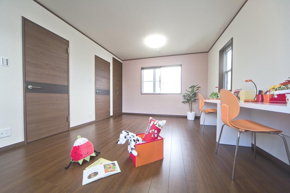 Non-living room. According to the child's growth, Adopt the free wall of the third floor of the Western-style and can be varied with or adding the widely or wall to eliminate the wall in 2 between More