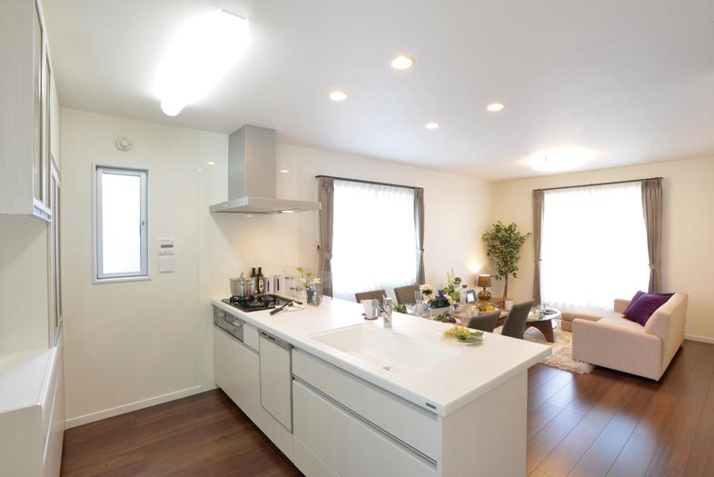 Kitchen. ◆ No. 1 destination model house ◆ Dishwasher to 6 servings of dishes is washable at once, Excellent storage capacity of the cupboard, Cleaning Ease of sink and range hood Panasonic kitchen is increasingly energy-saving three-dimensional storage was omitted waste