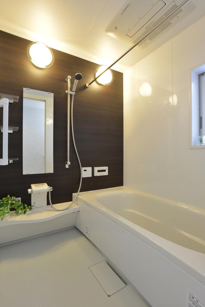 Bathroom. Do not take the fatigue of one day extend the legs to "Sugopika material" tub of Panasonic much fulfill the beautiful