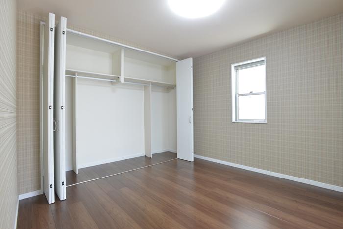 Non-living room. Walk-in closet, Shoes cloak to wide closet, Clean up will help the weak ANATA