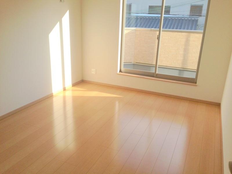 Non-living room. 6 Pledge of Western-style. Because there is a south-facing balcony during the day felt bright light enters. By the way, It is a photograph of about 15 o'clock.