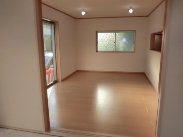 Living. Local (10 May 2013) Shooting