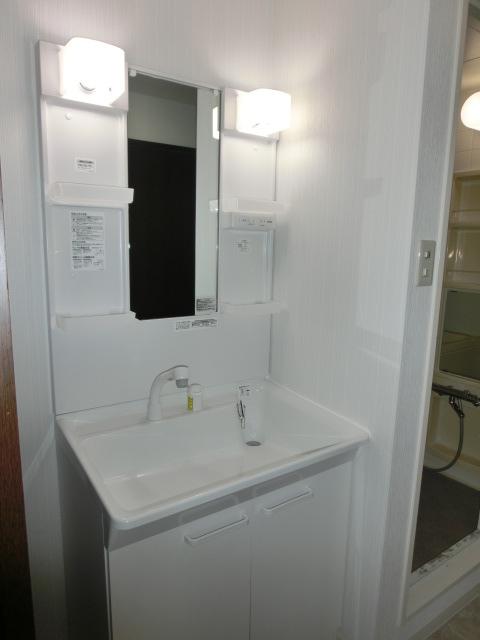 Wash basin, toilet
