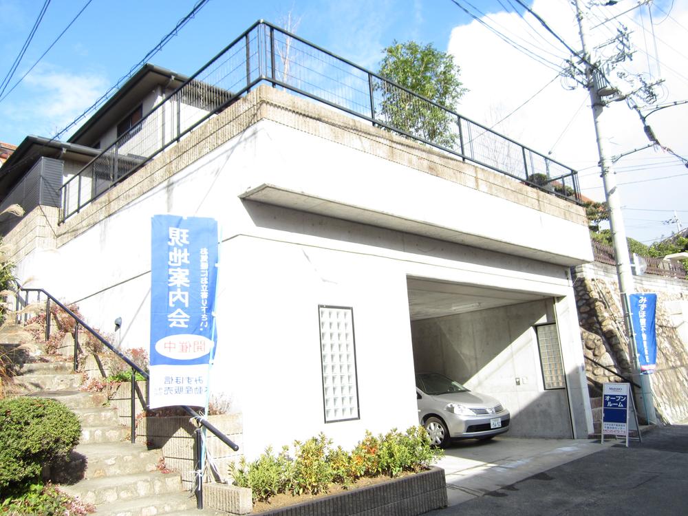 Local appearance photo. Local (12 May 2013) Shooting