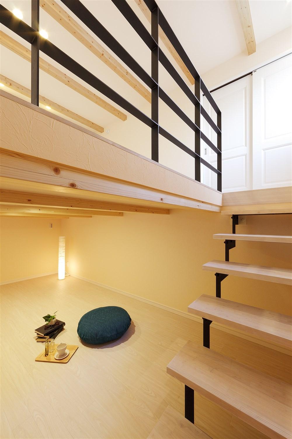 Building plan example (introspection photo).  [Our construction cases] Like a "secret base"? . You can enjoy double the one room. And enjoy reading as a hobby of space, Where you want to use to "own" time.