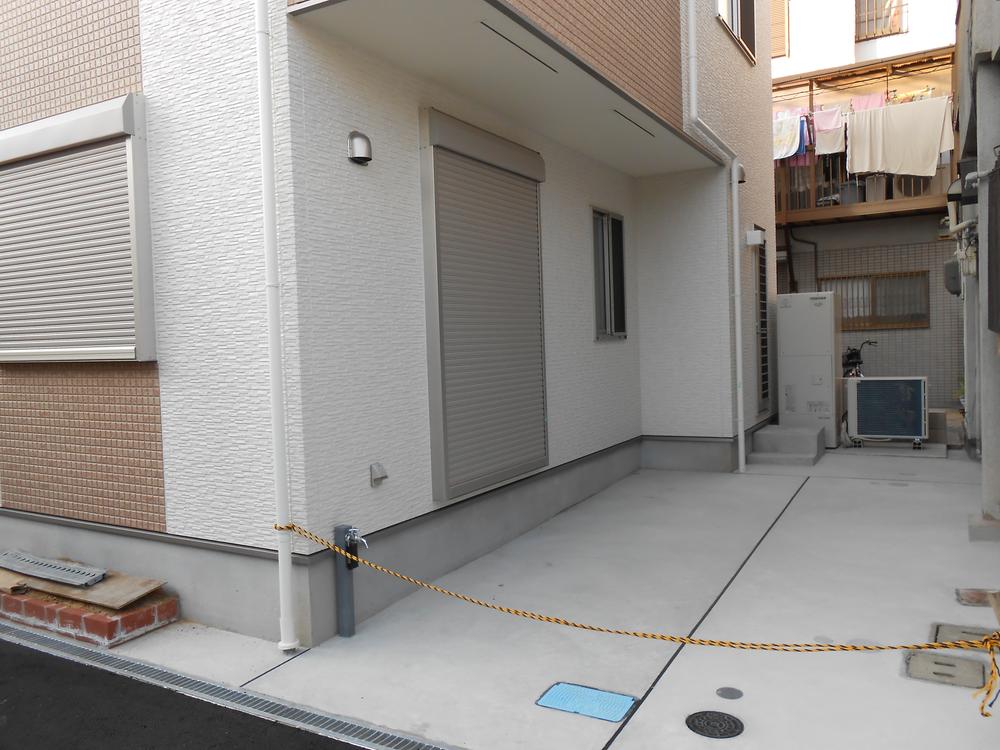 Parking lot. Local (12 May 2013) Shooting