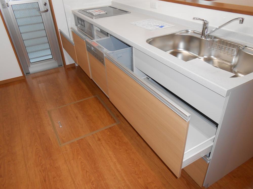 Kitchen. Indoor (12 May 2013) Shooting