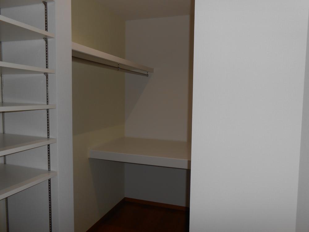 Receipt. Western-style walk-in closet