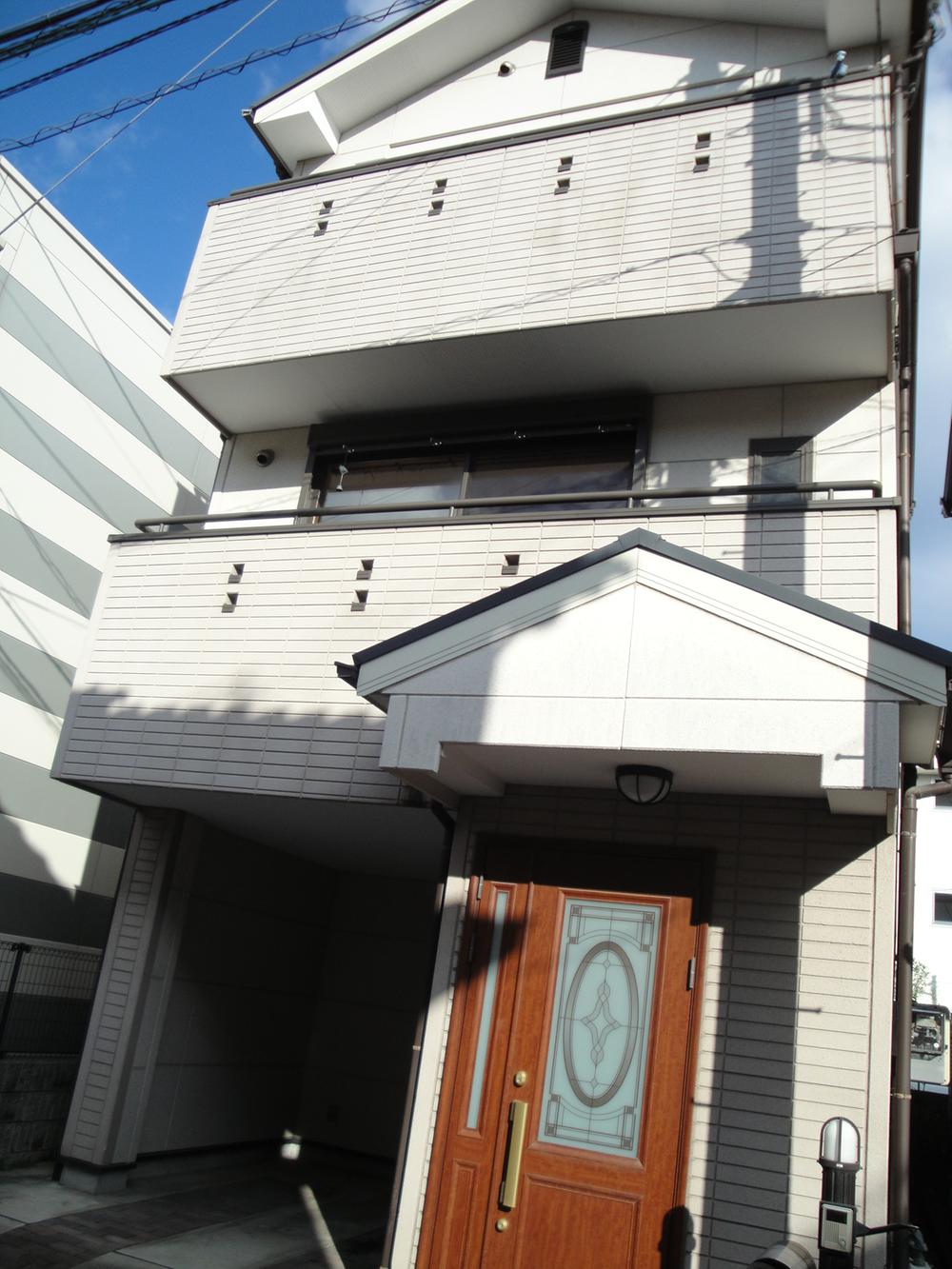 Local appearance photo. Local (10 May 2013) Shooting