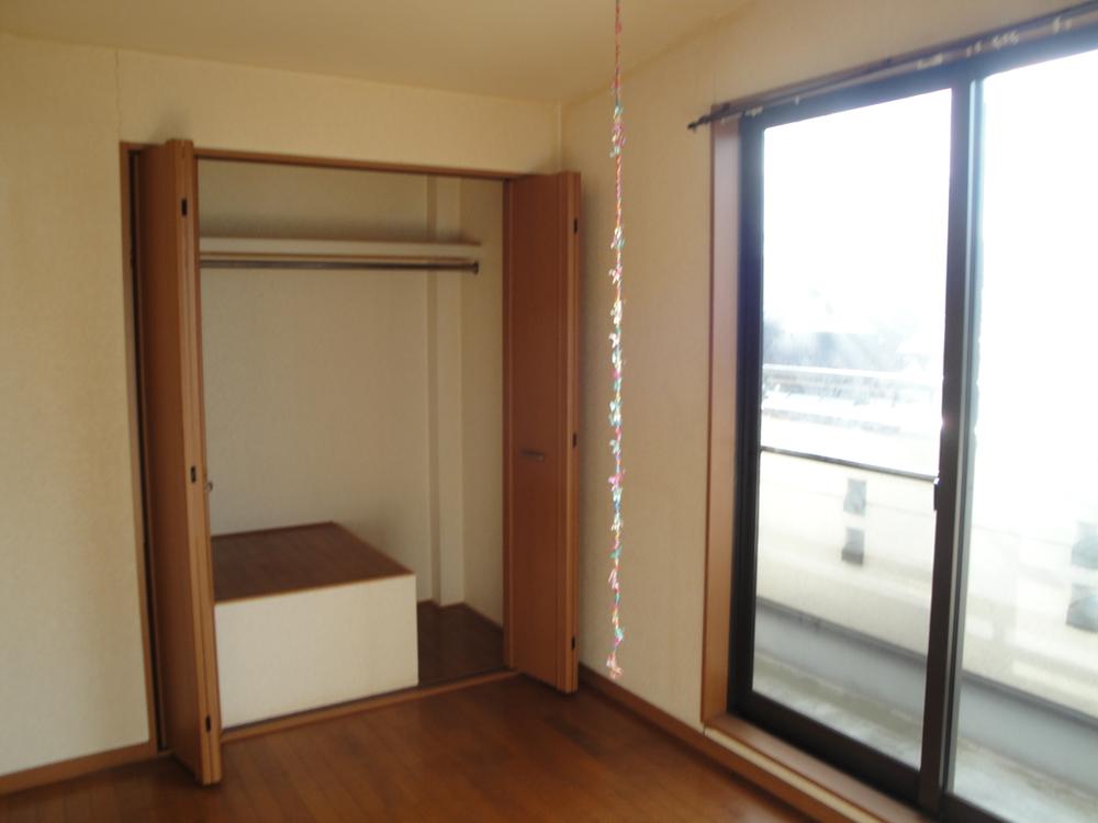 Non-living room. Indoor (10 May 2013) Shooting