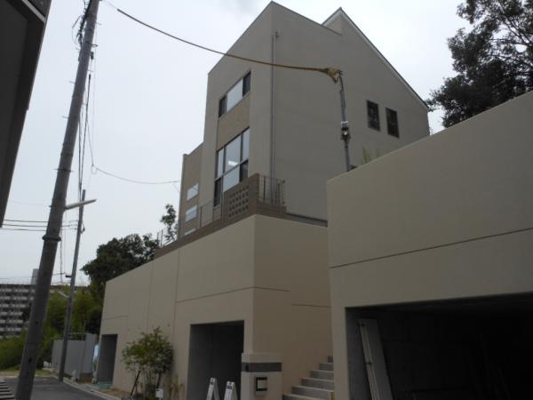 Local appearance photo. ■ 14 Building model house ■ It is a profound appearance of the garage digging. Please have a look the sky view of the hill. Because it is a local tour possible listing, Please feel free to consult those who wish.