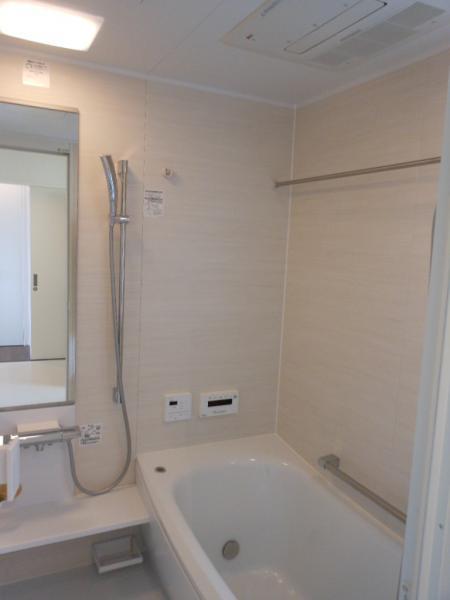 Bathroom. ■ Unit bus with a bathroom dryer