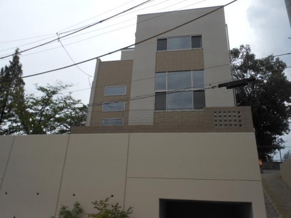 Local appearance photo. ■ 14 Building Exterior Photos