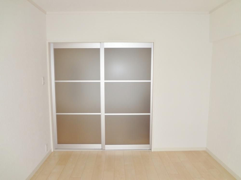 Non-living room. South Western-style