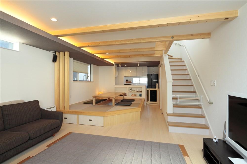 Building plan example (introspection photo).  [Our construction cases] Tatami corner calm in the corner of the living room. Raise the little floor, In the raised portion is efficient storage space. Living-in stairs happy design that can be a whiff of the family.