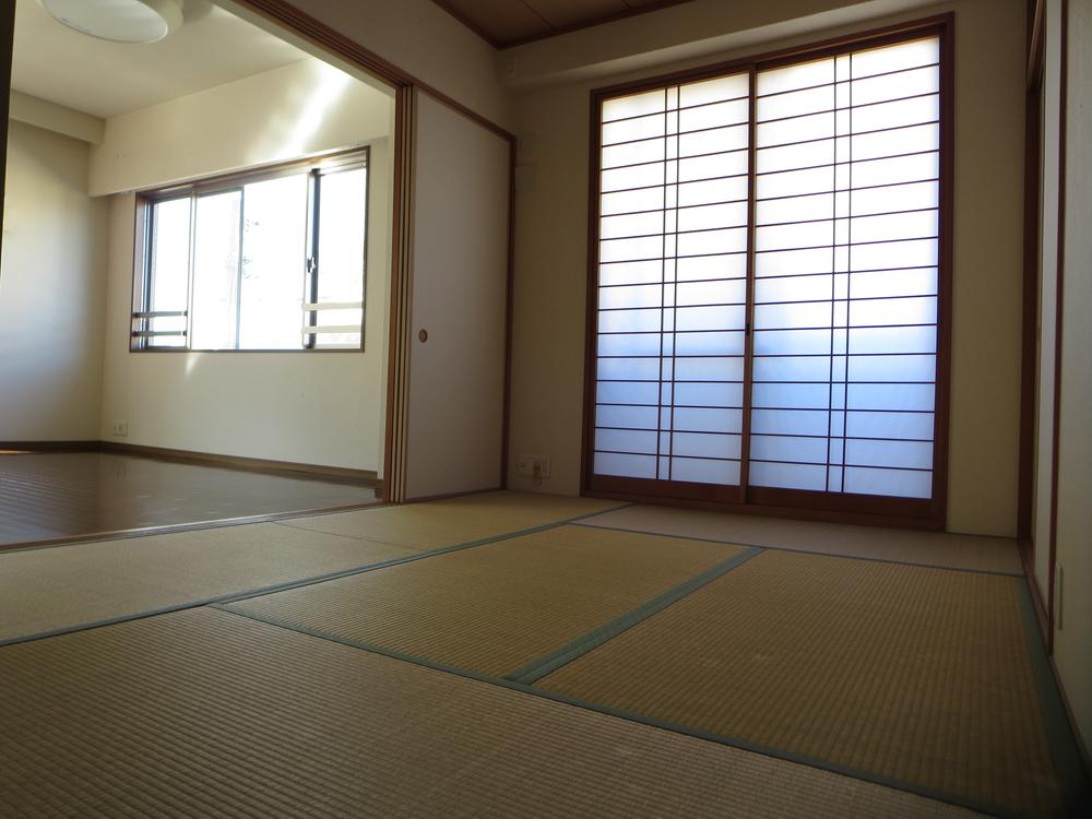 Non-living room. Is a Japanese-style room. 6 Pledge.