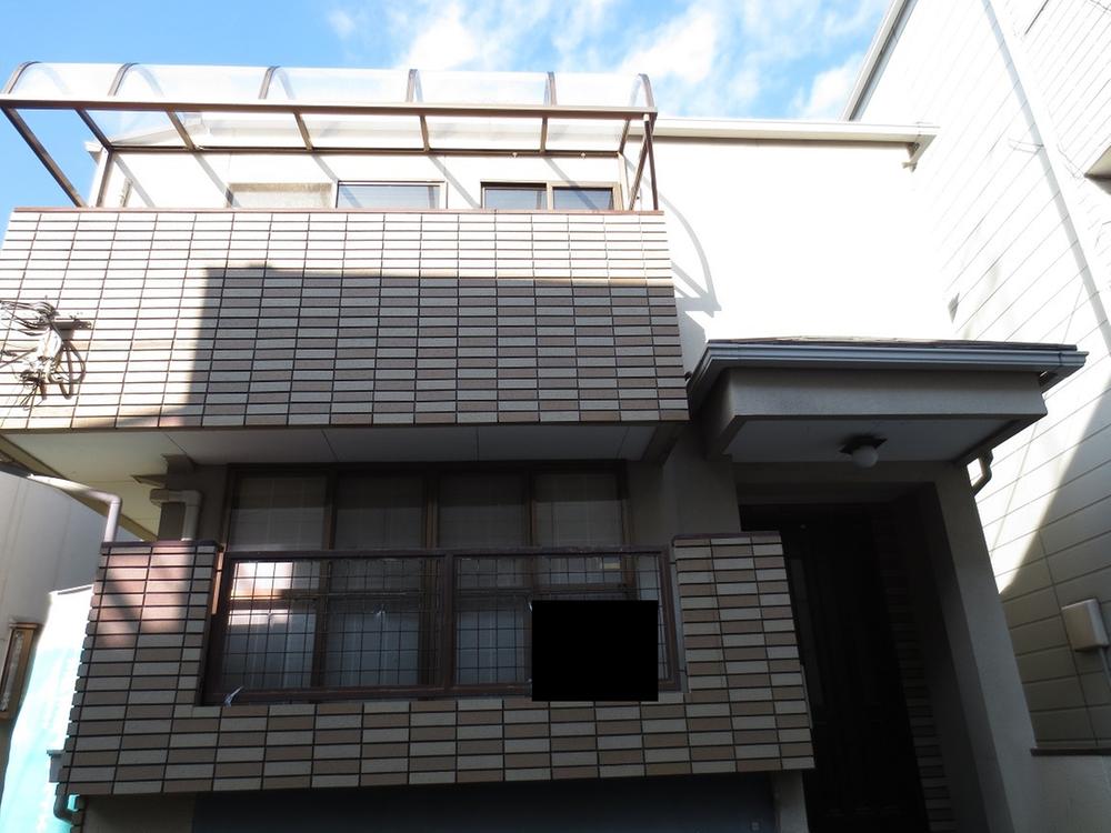 Local appearance photo. Local appearance is a second floor.  Roof balcony