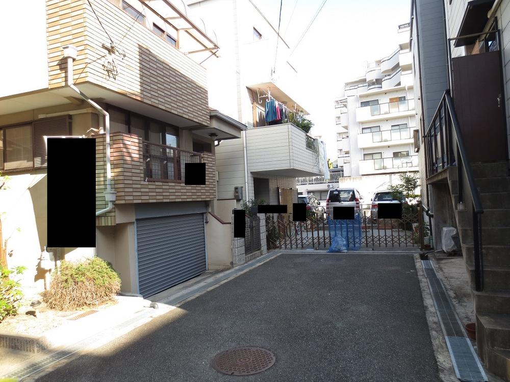 Local photos, including front road. Photo is on the left is the appropriate properties. 