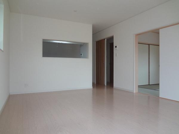 Same specifications photos (living). House flowing time of Attakai family