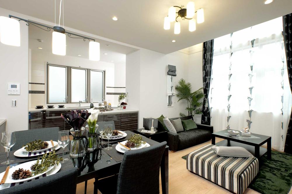 Spacious living room in which a part atrium space in the kitchen. YOUR plan summarized in the chic atmosphere whole. Come visit the local.