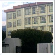 Junior high school. Municipal tenth 2070m eleventh junior high school until one junior high school is the International Development Center designated school. It is cosmopolitan educational environment with elementary school.