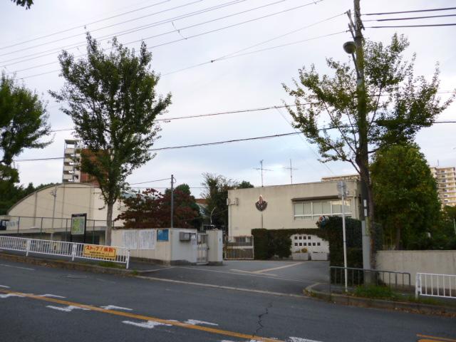 Junior high school. Toyonaka 413m to stand fourteenth junior high school