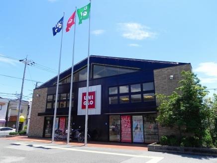 Shopping centre. 656m to UNIQLO Toyonaka Minamisakurazuka shop