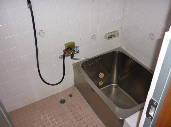 Bathroom. Indoor (12 May 2013) Shooting