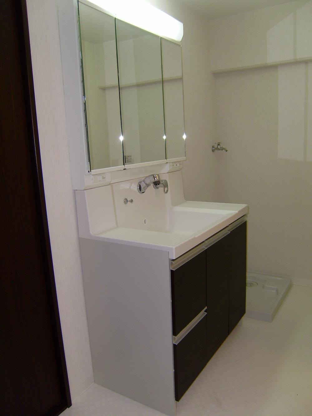 Wash basin, toilet. Indoor (March 2013) Shooting