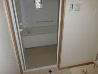 Same specifications photo (bathroom). It is a bath of the same specification.