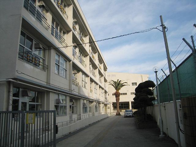 Junior high school. Toyonaka 929m to stand sixth junior high school