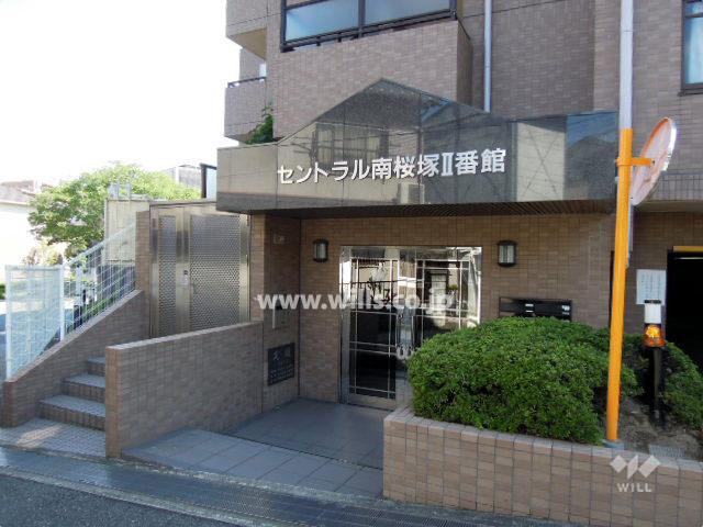 Entrance. Common areas