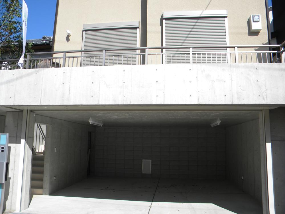 Other. The spacious garage has become a specification that you can park two cars. It is the longing of the inner garage! !