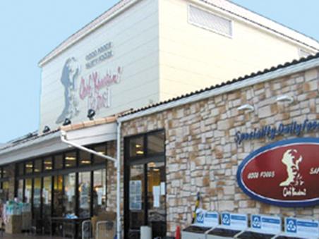 Supermarket. Not far to 640m Chisato River until the chef Kawakami, Located in a residential area of Senrien.