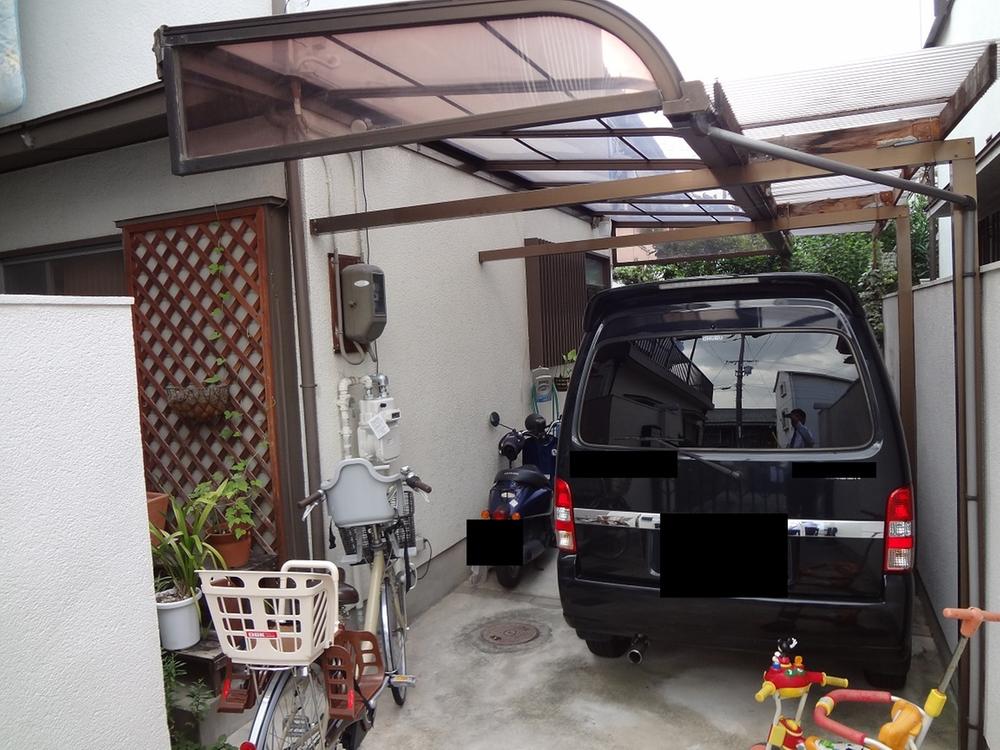 Parking lot. There car space. 