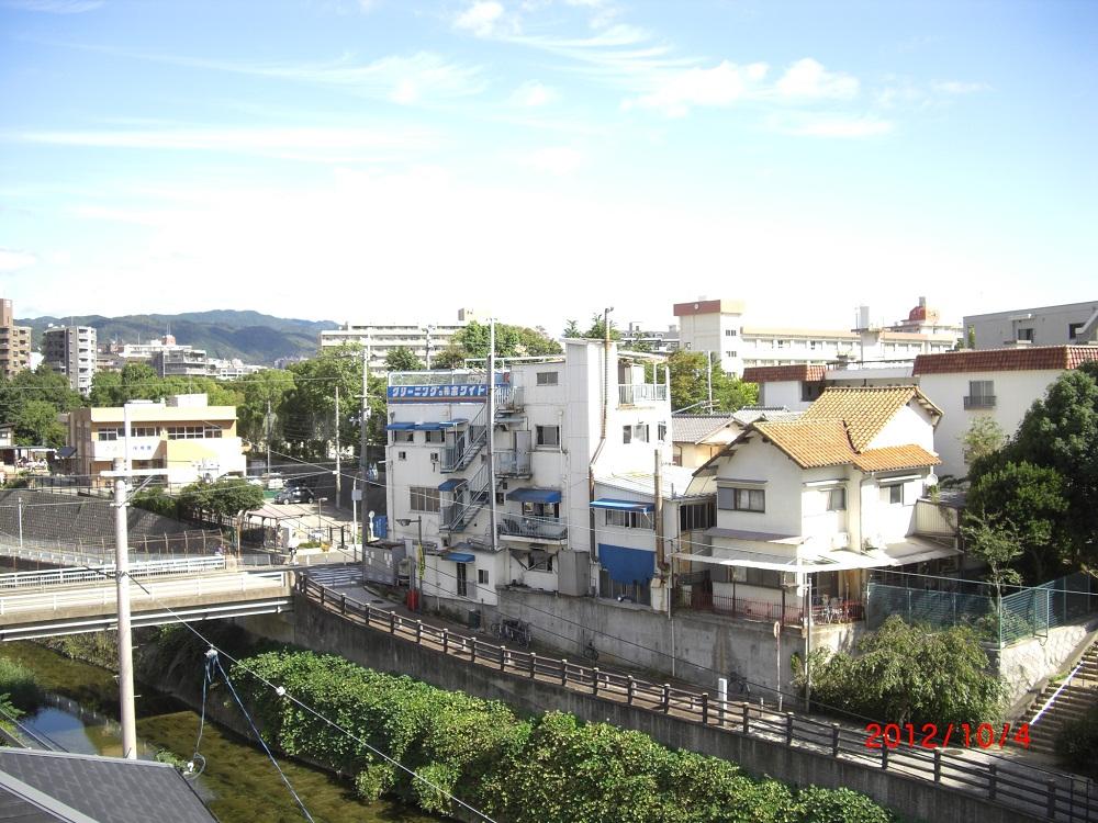 View photos from the dwelling unit. Store with housing Is the view from the rooftop.