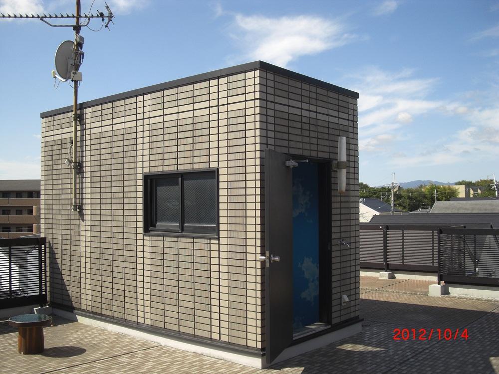 Balcony. Roof is the part.