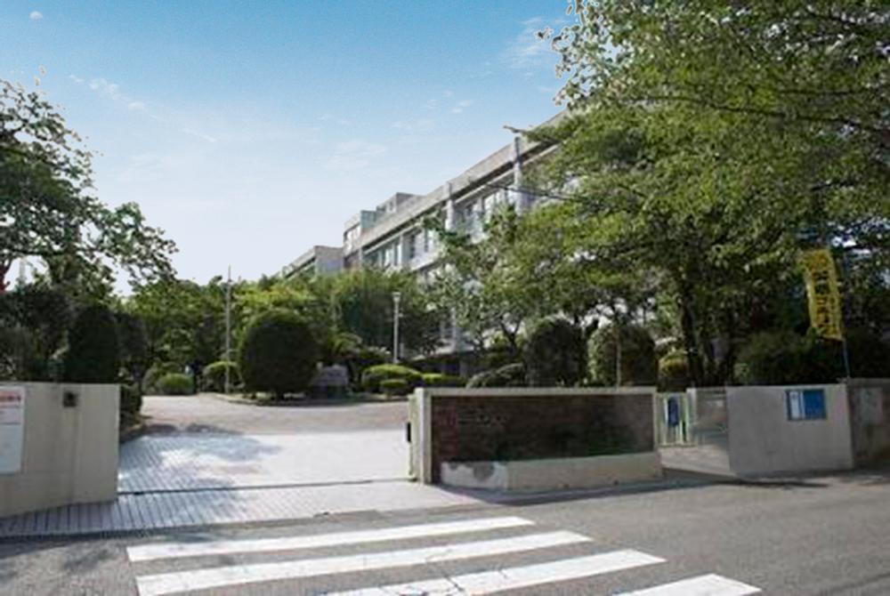 Junior high school. Toyonaka 680m to stand second junior high school